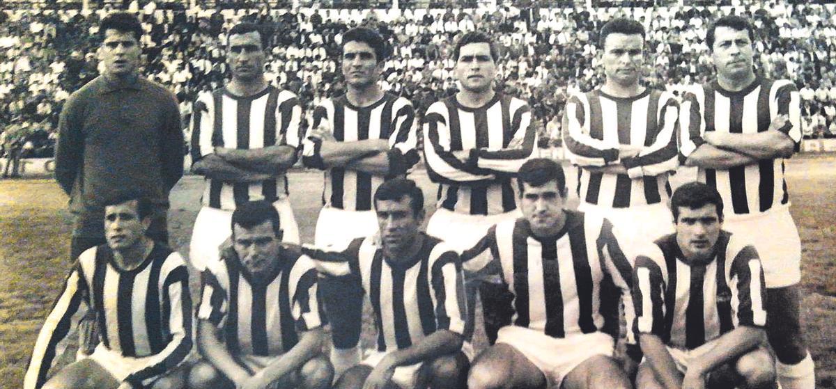 Alcañiz, el tercero por la izquierda en la fila superior.