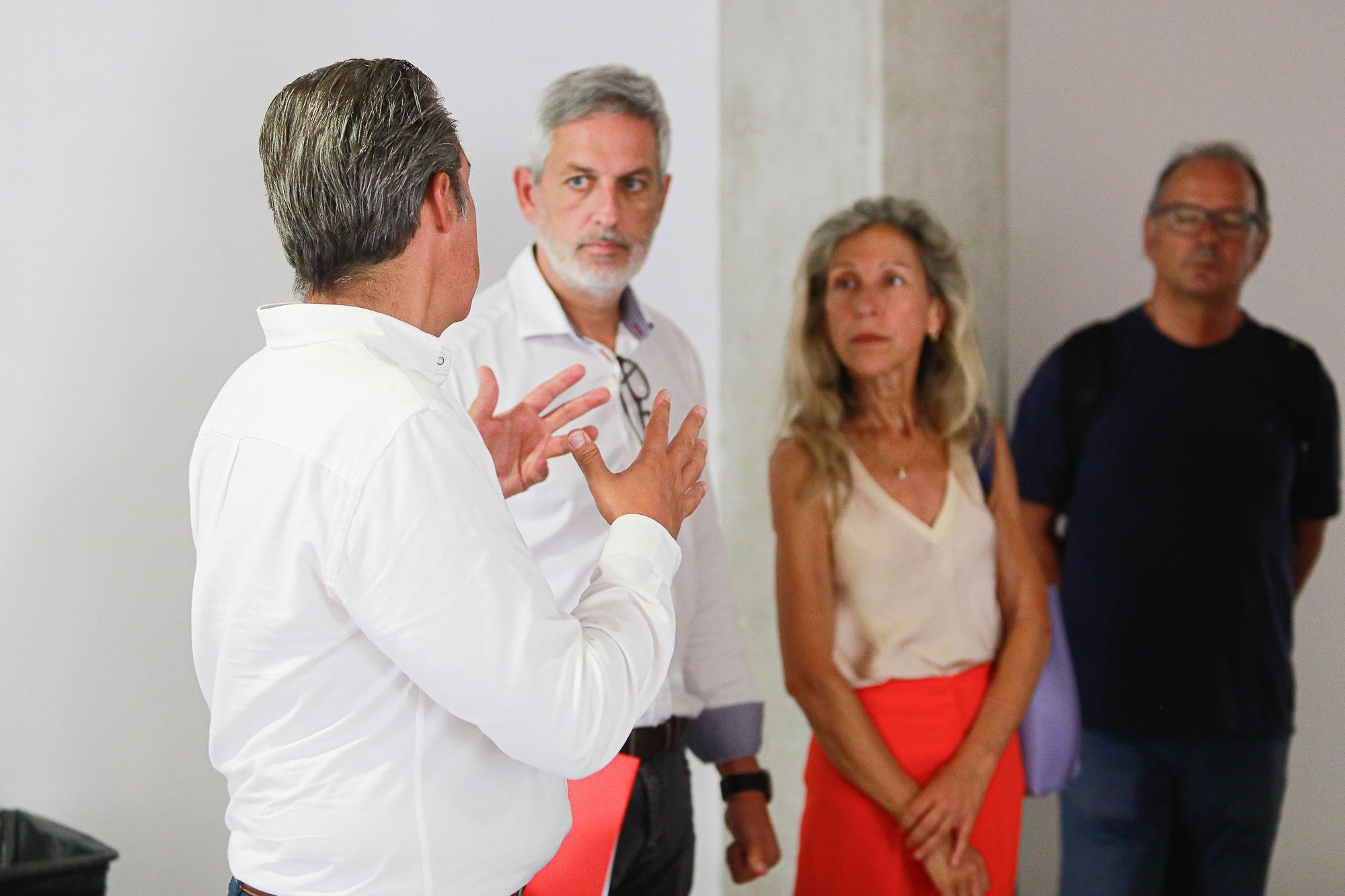 Mira aquí las fotos de la visita del conseller de Educación Antoni Vera