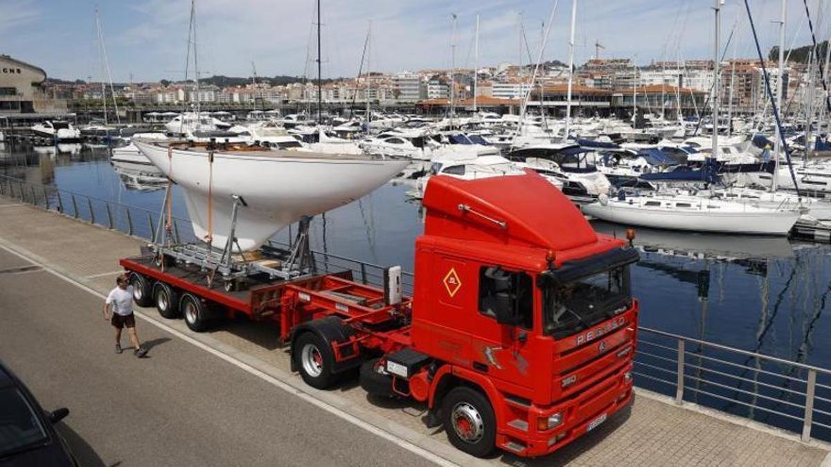 Llegada del Titia, uno de los barcos rivales del Bribón.