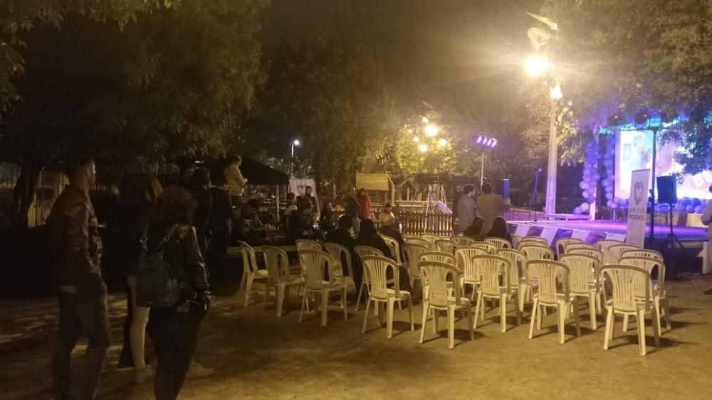 El parque Can Simonet con el escenario de Unidas Podemos