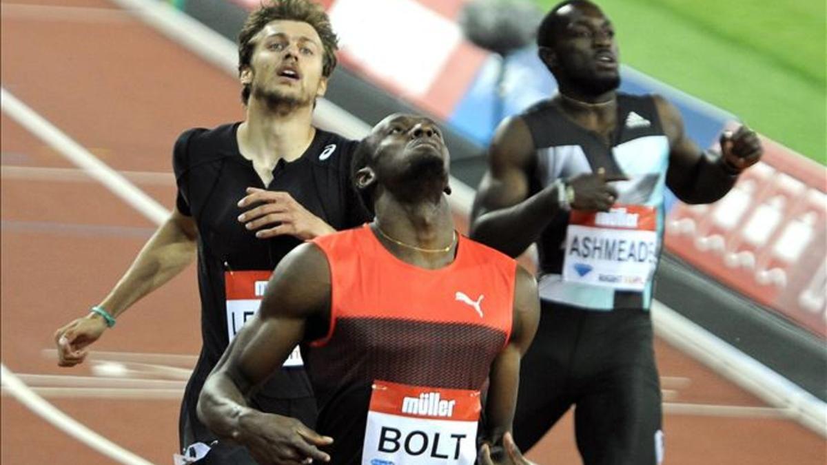 Bolt no tuvo problemas para imponerse en Londres en los 200 metros