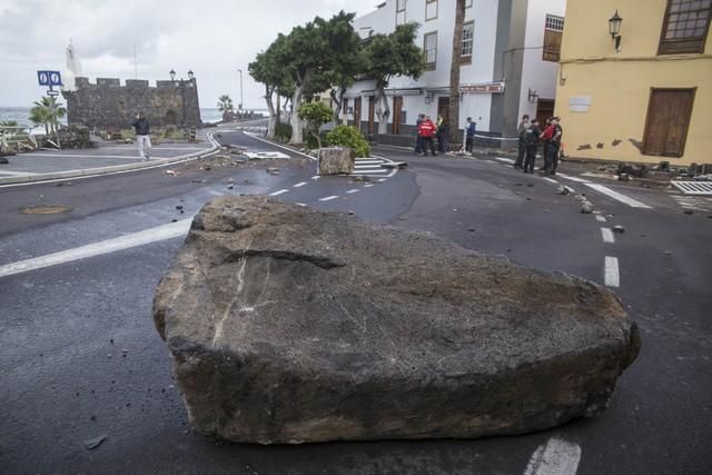 Temporal de olas con alerta en Garachico ...