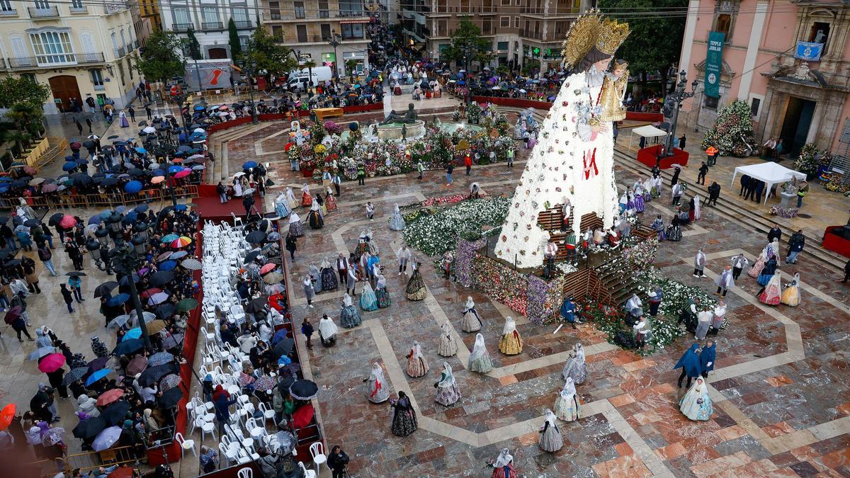 Imagen de la Plaza de la Virgen en la Ofrenda del pasado año