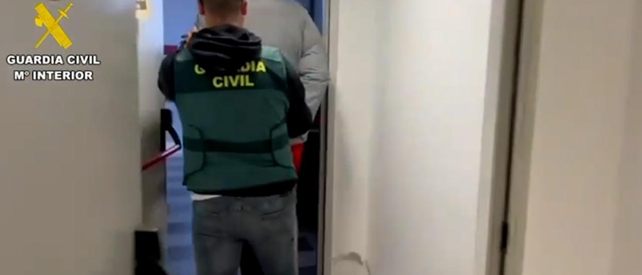 La Guardia Civil desarticula una organización criminal que estafaba a empresas de todo el país gracias a la denuncia de una afectada asturiana