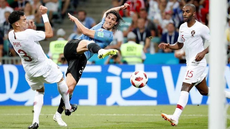 Cavani pone a Uruguay en camino de Francia y despide a Cristiano Ronaldo (2-1)
