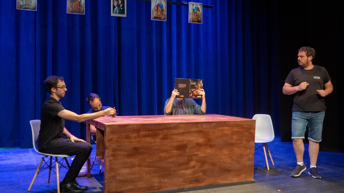 Los cuatro actores que dan vida al texto en un ensayo en el Teatro Principal