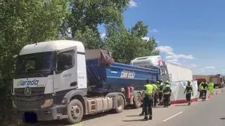 Un muerto al colisionar dos camiones en Monzón de Campos (Palencia)