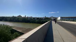 La Policía Nacional rescata a una mujer caída al río en Córdoba
