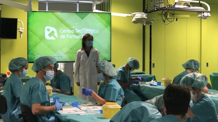Taller para médicos residentes en el Centro Tecnológico de Formación (CTF) del Chuac. | LOC