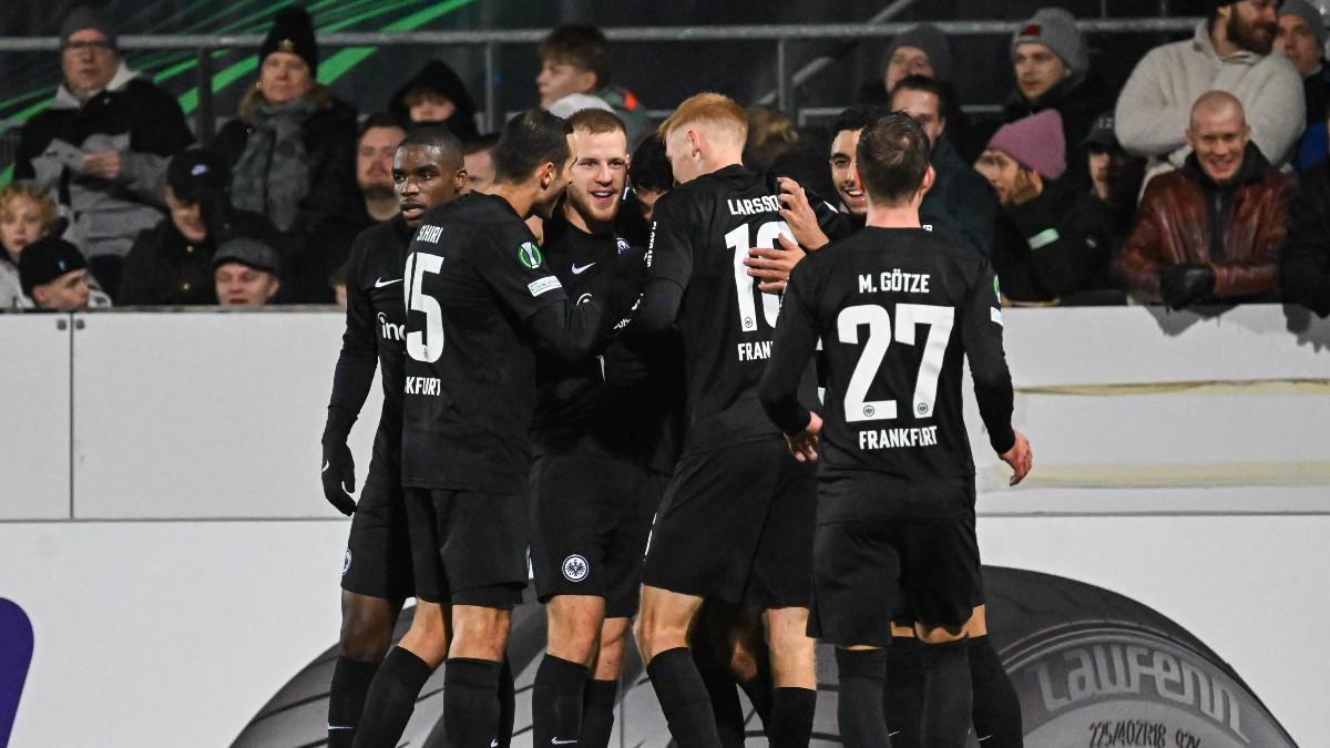 El Eintracht superó por la mínima al HJK en la Conference League (0-1)