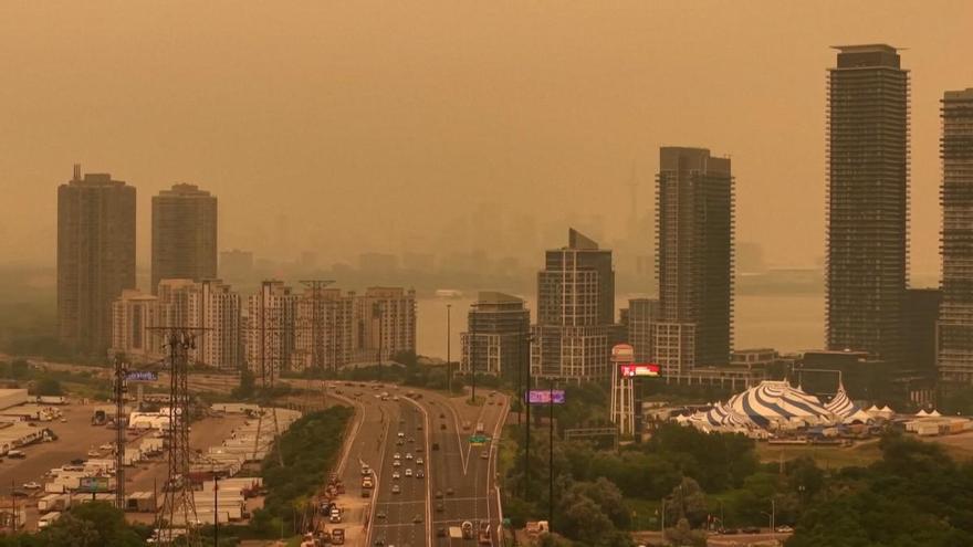 NIEBLA INCENDIOS CANADÁ | Una niebla naranja cubre por completo Toronto debido a los incendios