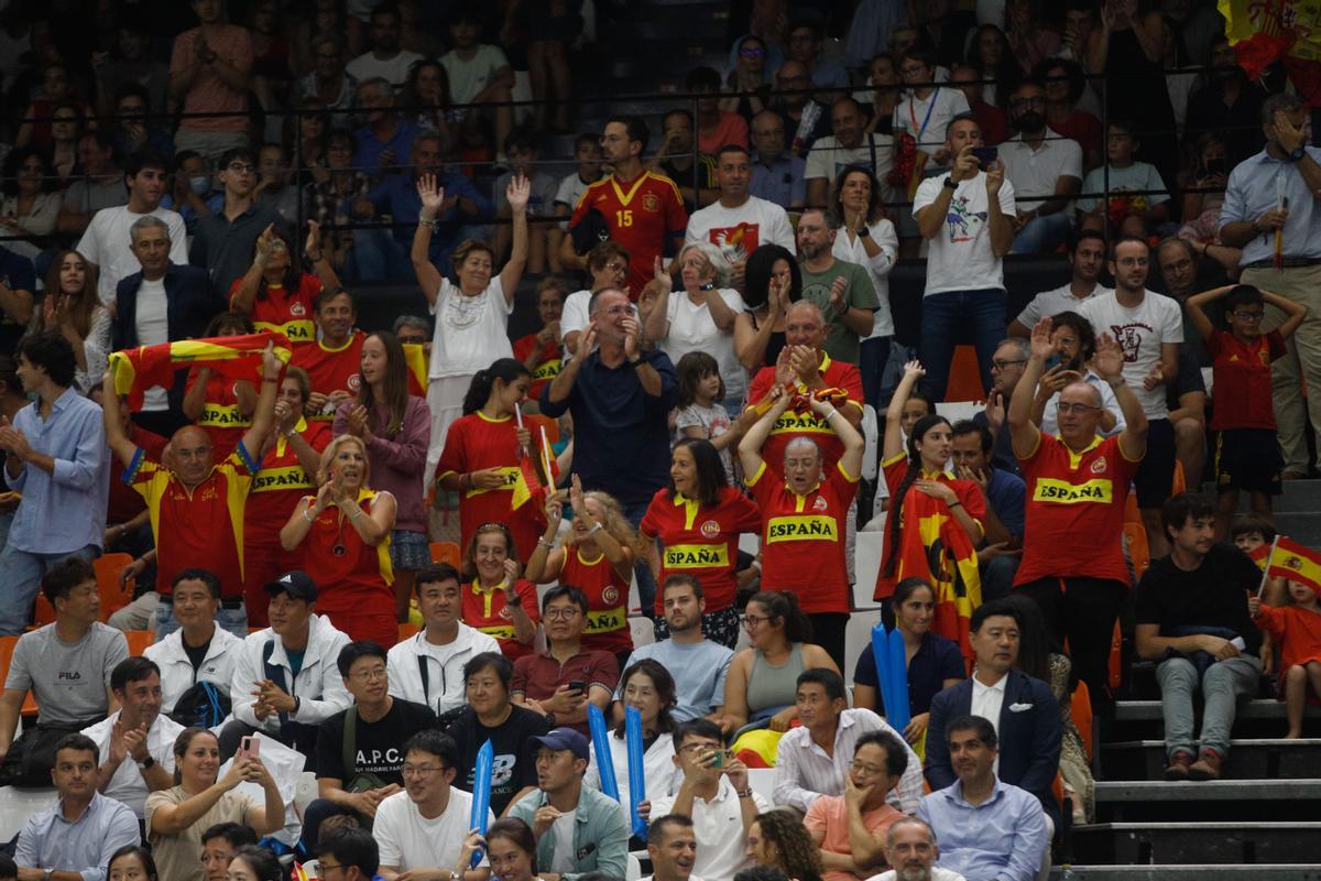 La afición española celebra la clasificación a los cuartos de final tras la victoria de Carlos Alcaraz