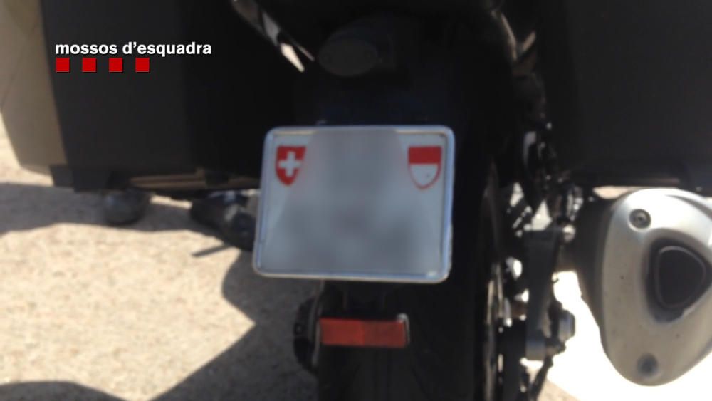 El sistema usat per amagar la matrícula de la moto i evitar els radars