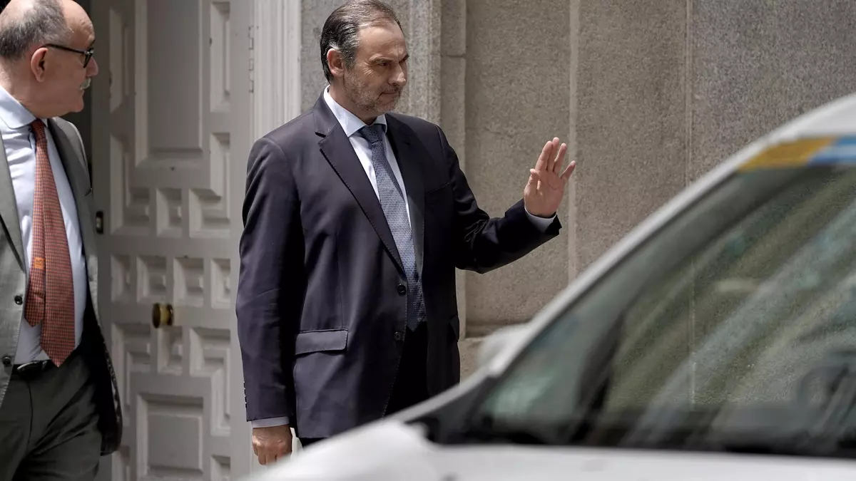 El juez rastrea la financiación del PSOE y requiere información sobre las donaciones de Ábalos