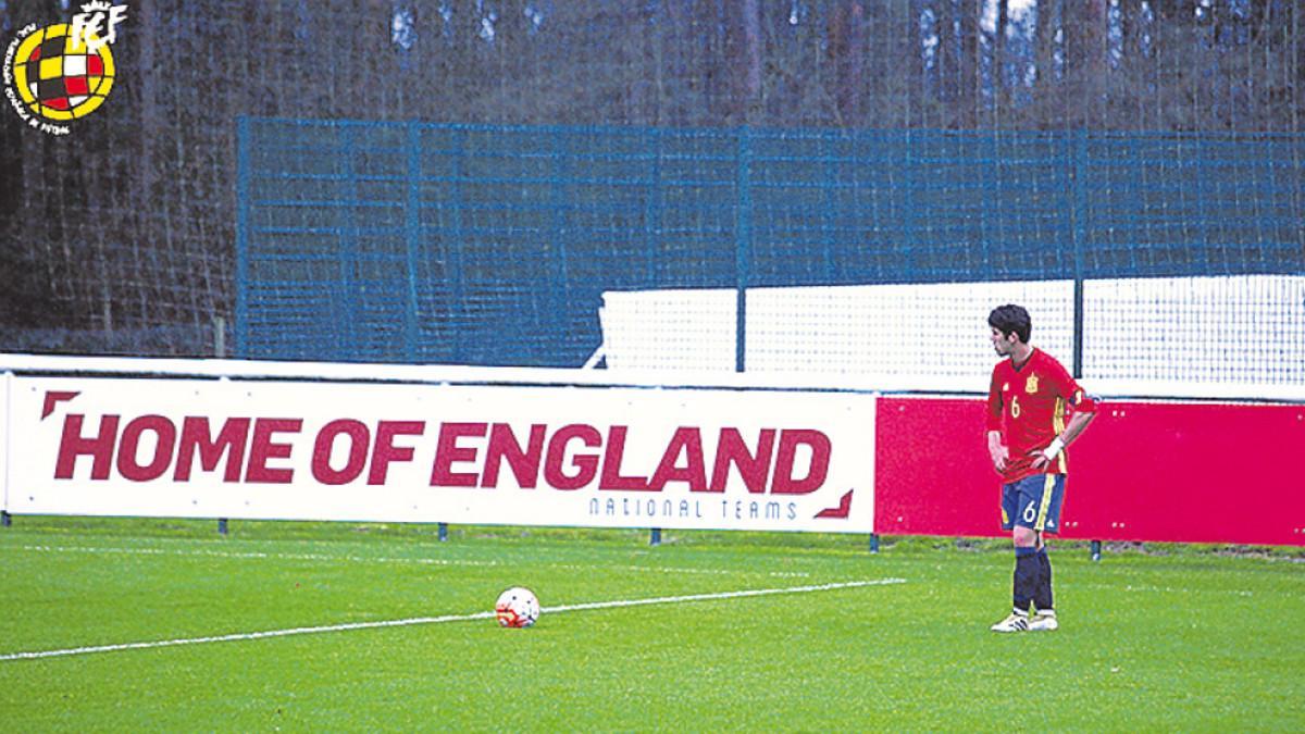 Carles Aleñá durante un partido de las categorías inferiores con la selección española