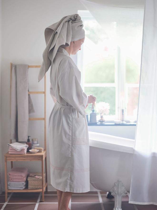 Colección VÅRDANDE: kimono 19€, toalla de baño 70x140 cm. 9€