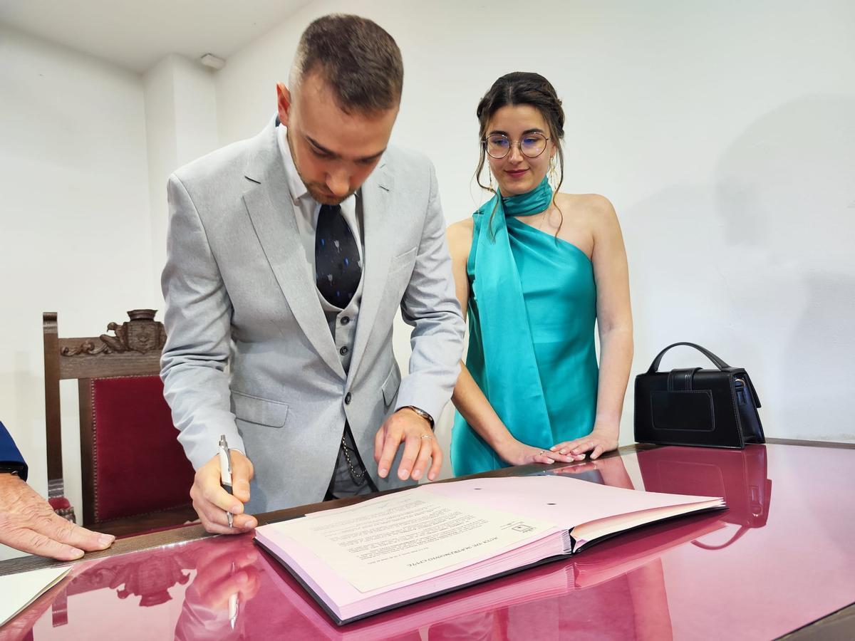 La boda civil de Tamara y Gabriel en Siero, en imágenes La boda civil de Tamara y Gabriel en Siero, en imágenes