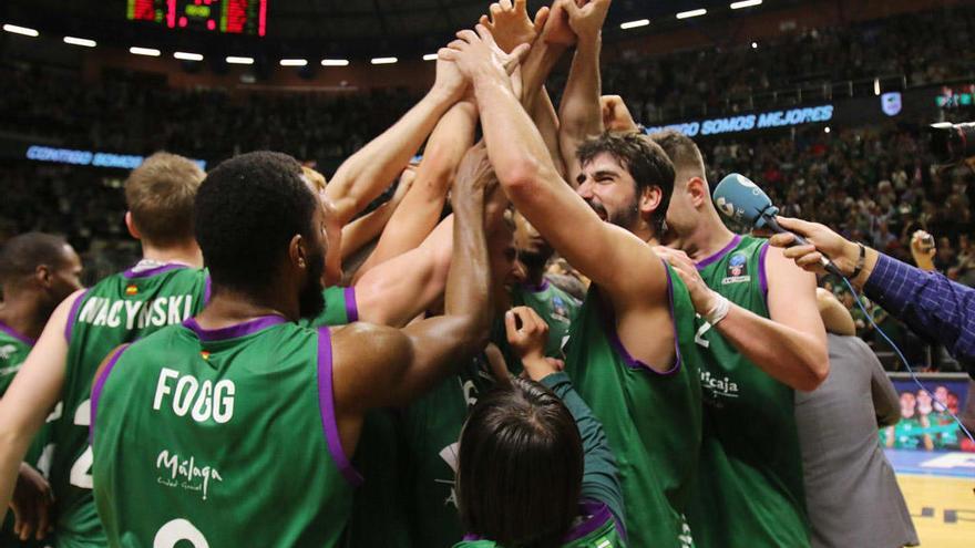 El Unicaja, tras derrotar al Lokomotiv, haciendo piña y demostrando su solidez como equipo.