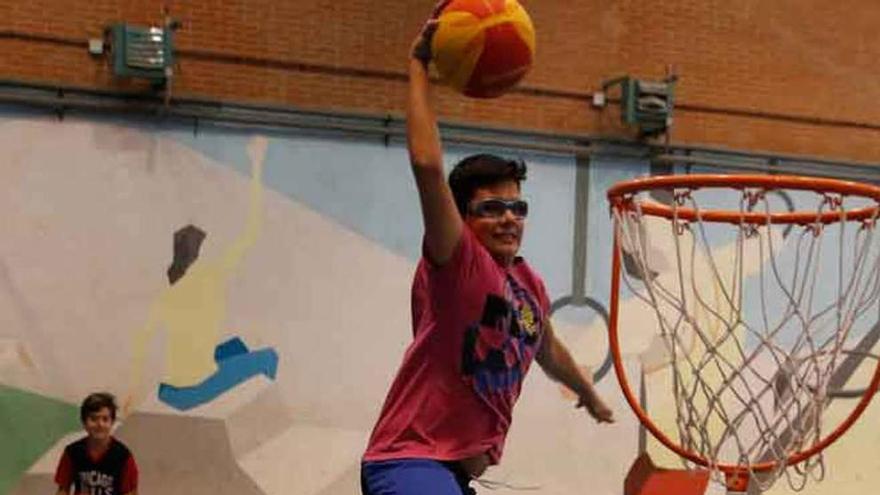 Los escolares podrán iniciarse en el deporte del basket.