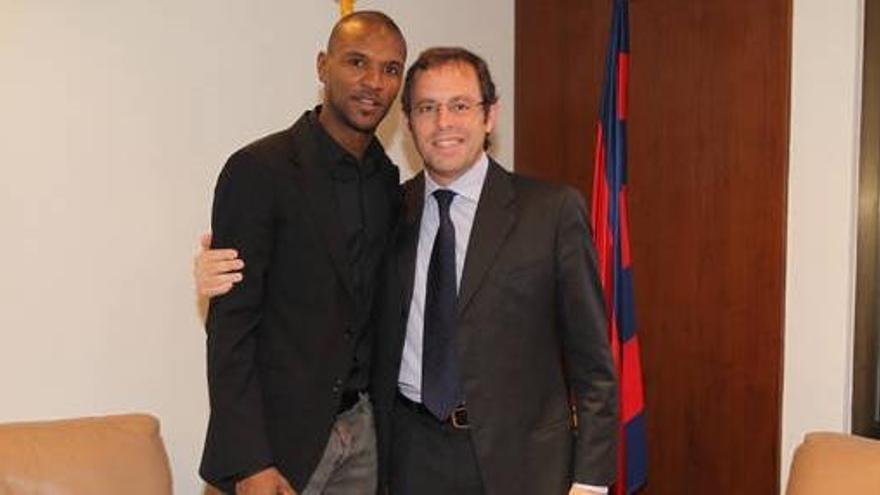 Abidal, junto a Rosell en una imagen de archivo