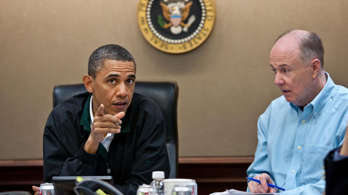 Barack Obama sigue el operativo que acabó con la vida de Bin Laden, el lomingo, en la Casa Blanca.