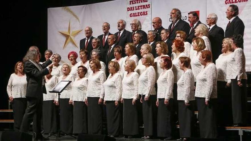 Un momento das actuacións no Auditorio Mar de Vigo. // R. Grobas