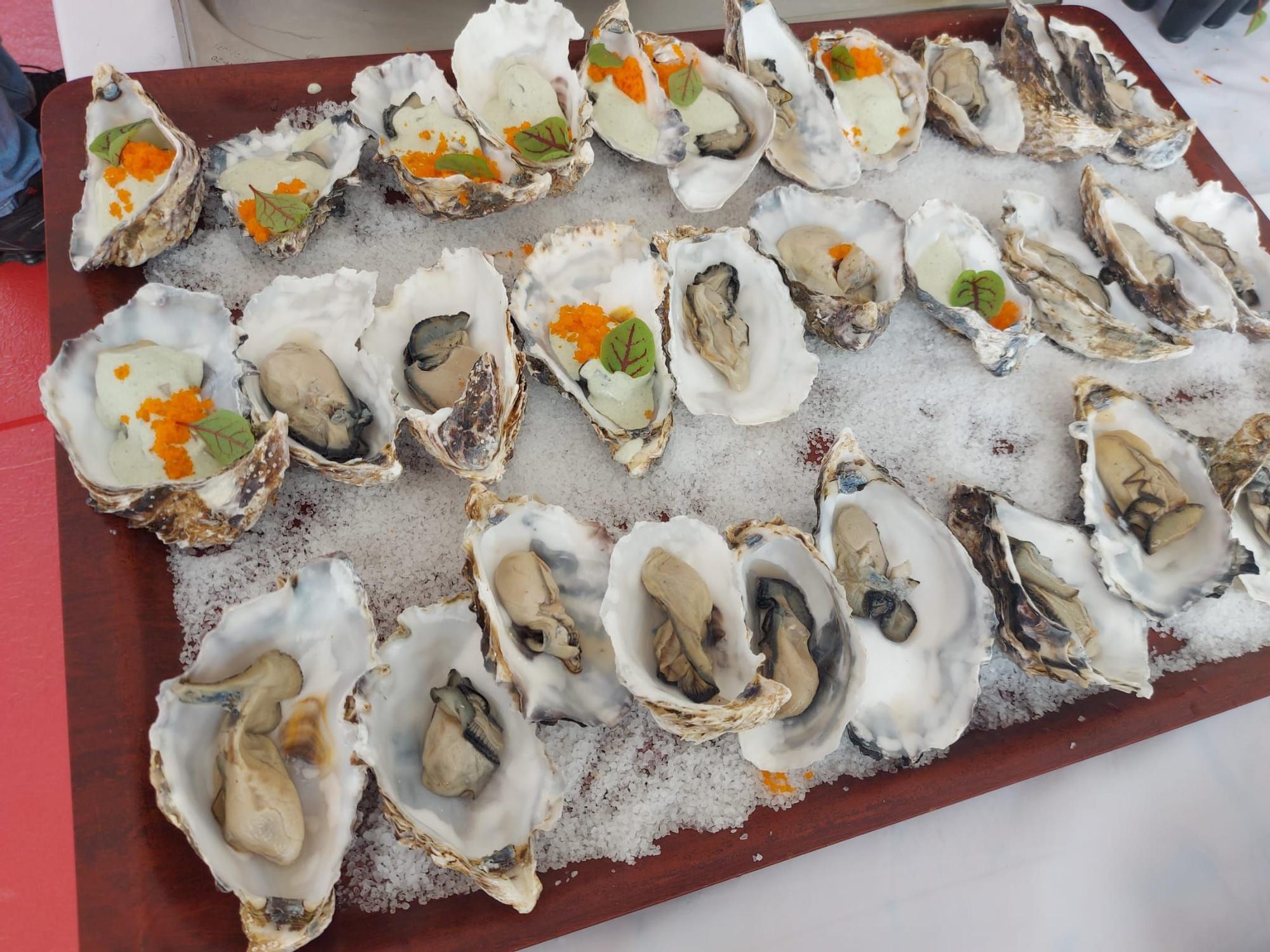 En imágenes: El festival gastronómico "Somos la ostra" llena Castropol