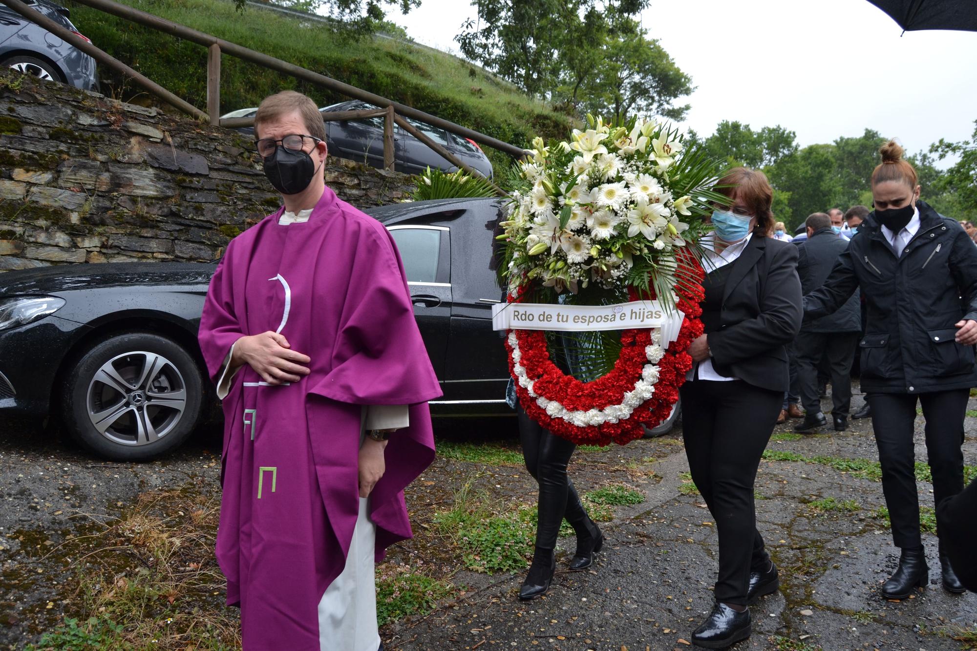 Consternación en el funeral, en Illano por el Alcalde, Wenceslao González, fallecido a los 53 años