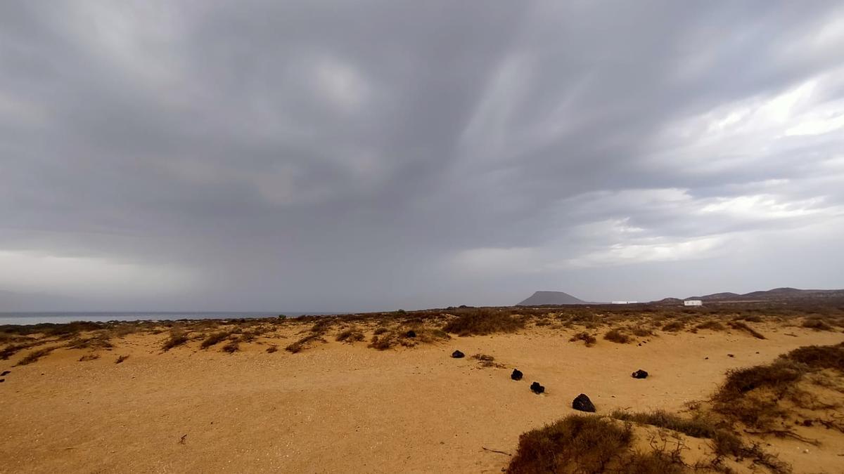 Tiempo de tormenta en La Graciosa (23/02/2022)