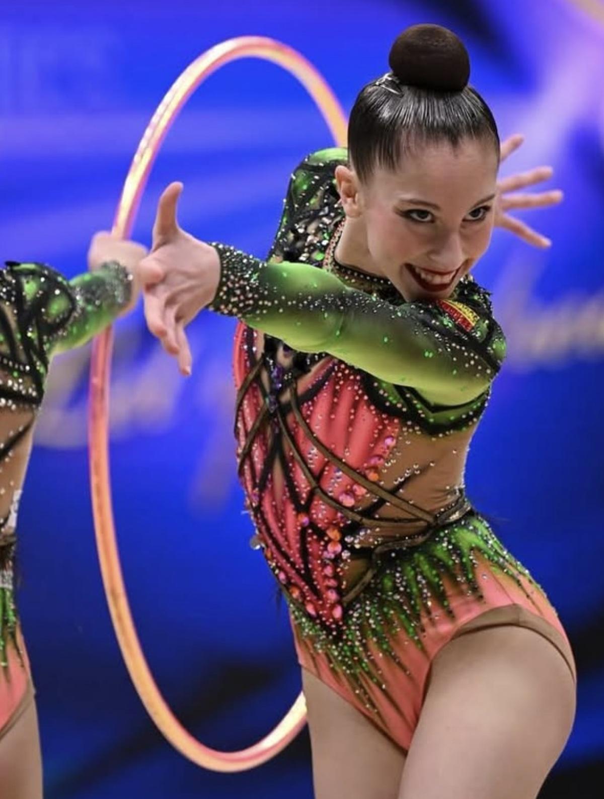 Noa Esplugues durante un ejercicio en el Campeonato de Europa, en Estonia.