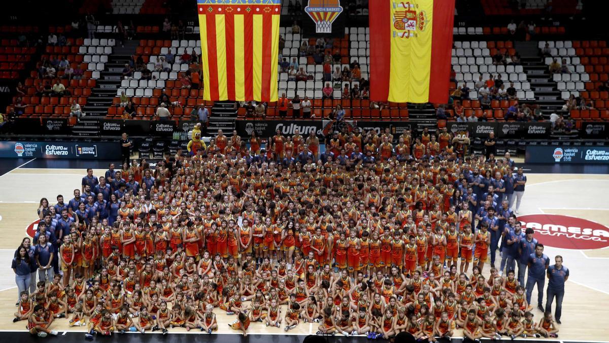 Presentación del Valencia Basket en La Fonteta