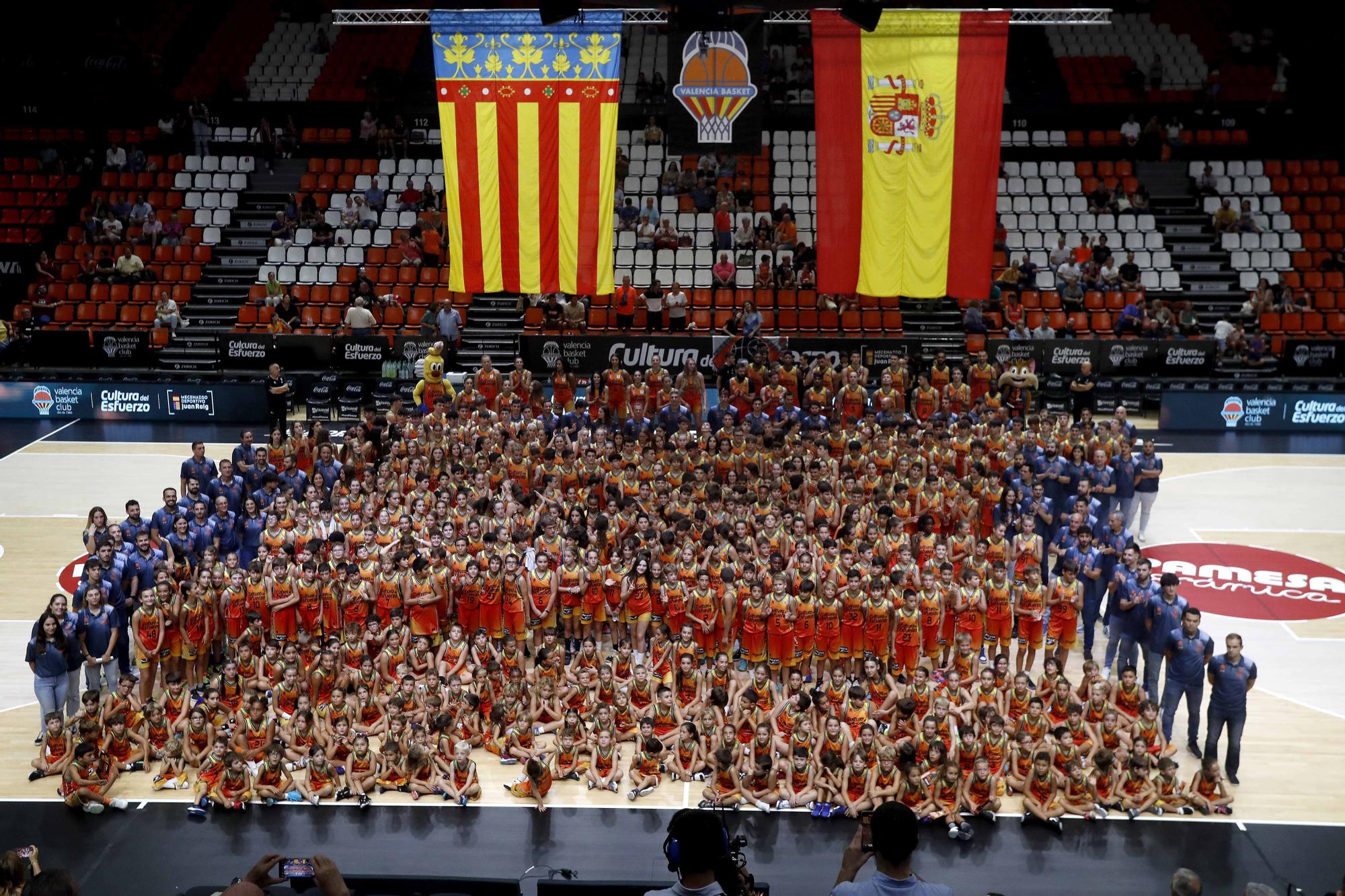 Presentación del Valencia Basket en La Fonteta