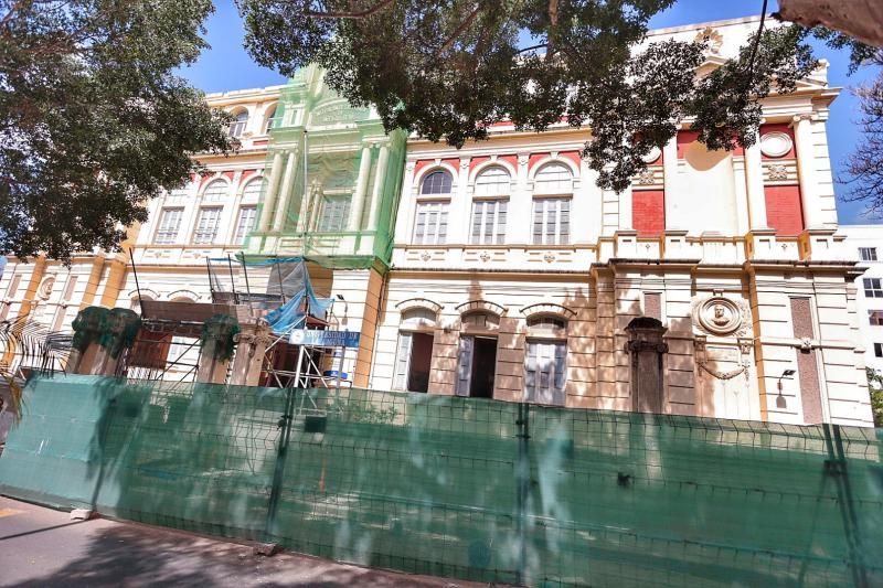 Visita a la antigua Escuela de Comercio de Santa Cruz