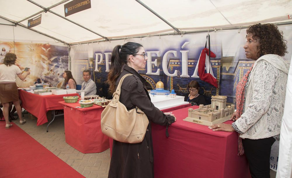 Castello 25042018 Feria de la biblia en el parque Ribalta de Castello. Recreacion del arca de la alianza