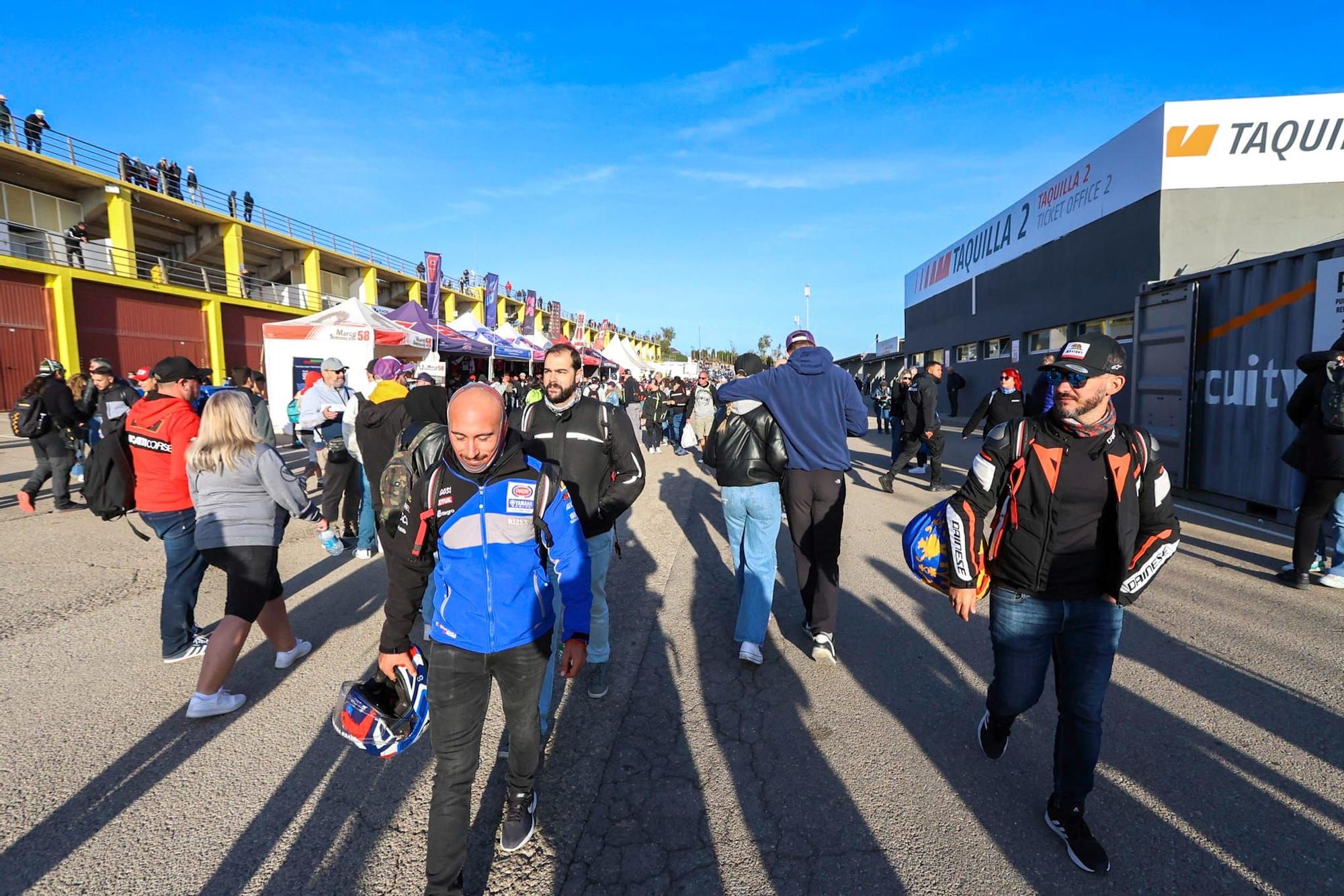 Más de 80.000 personas en Cheste para ver la hazaña de 'Martinator'