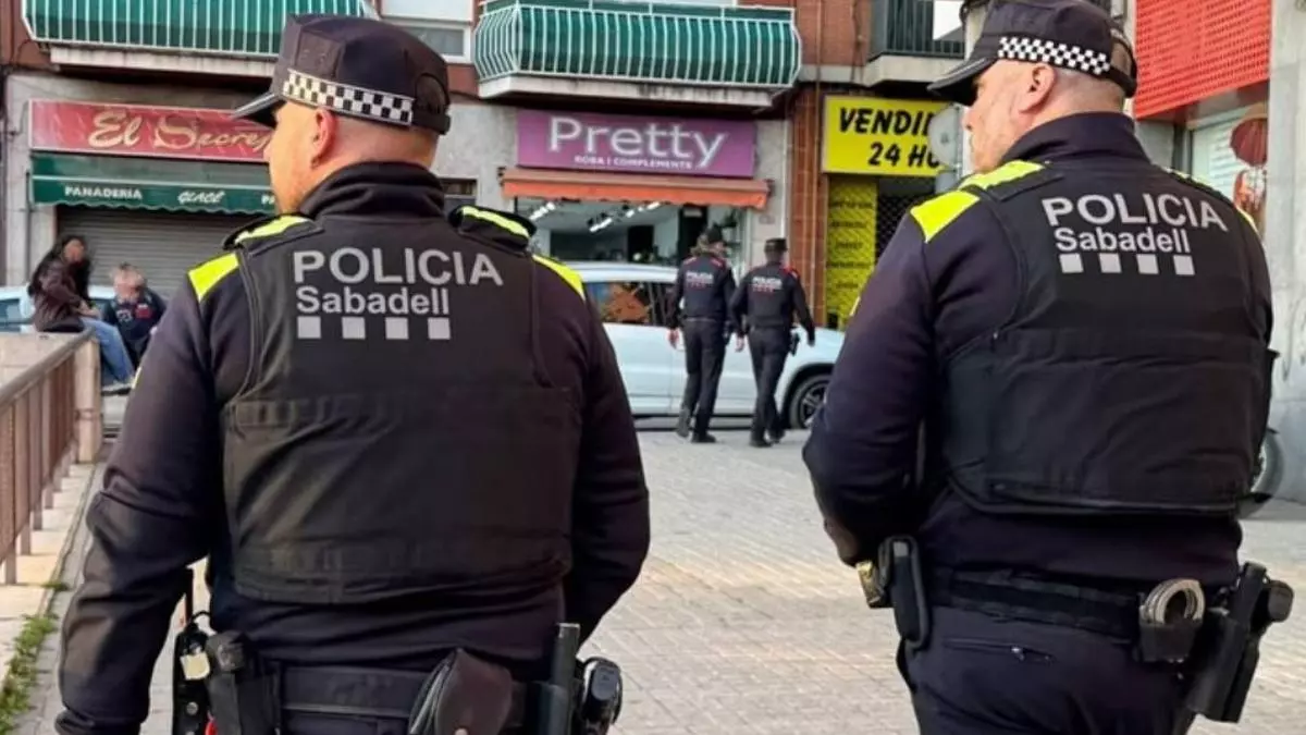 Detenido un hombre cuando intentaba incendiar contenedores en una calle de Sabadell
