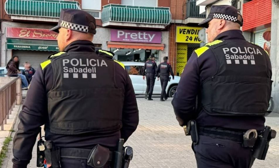 Dos policías locales de Sabadell, en una fotografía de archivo.