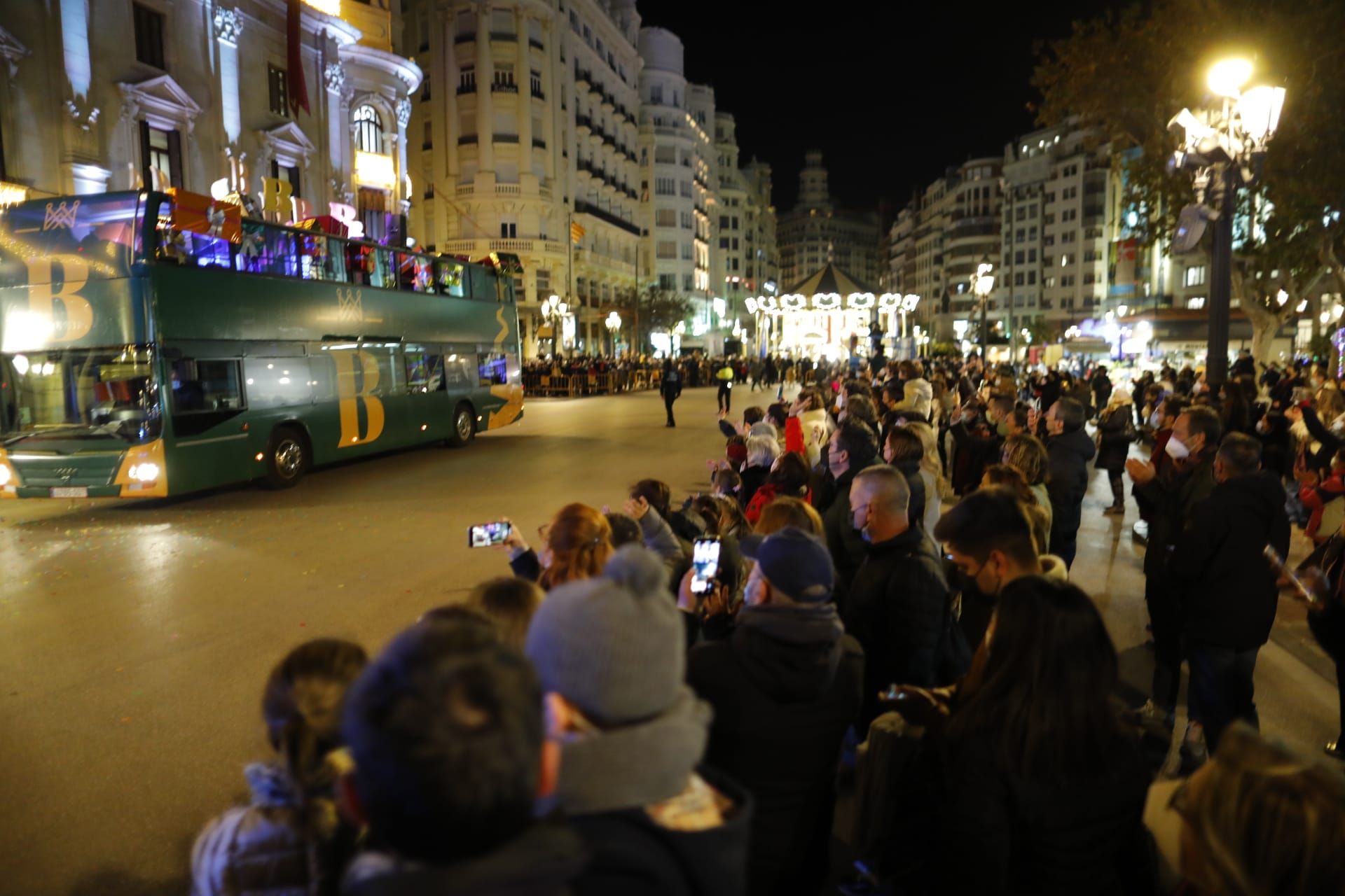 Aglomeración en la recepción de los Reyes Magos en València