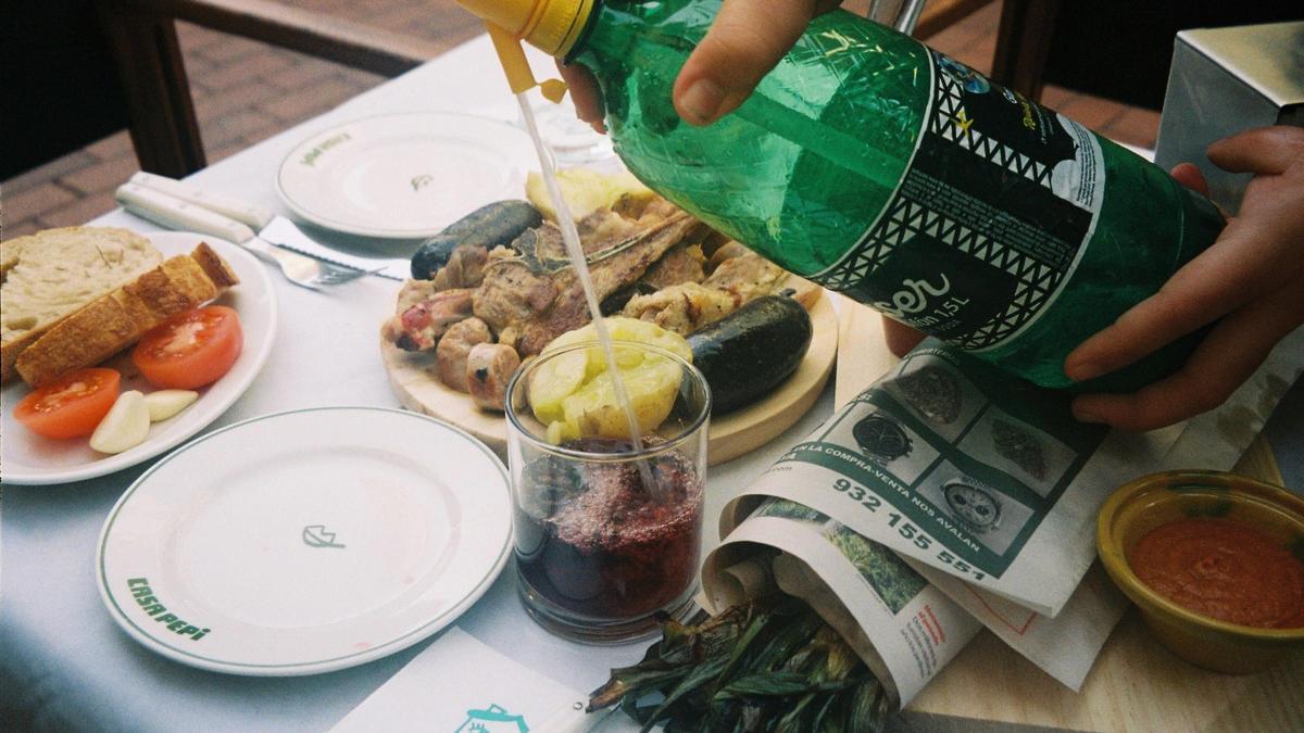 Los platos del menú de 'calçotada' del restaurante Casa Pepi.