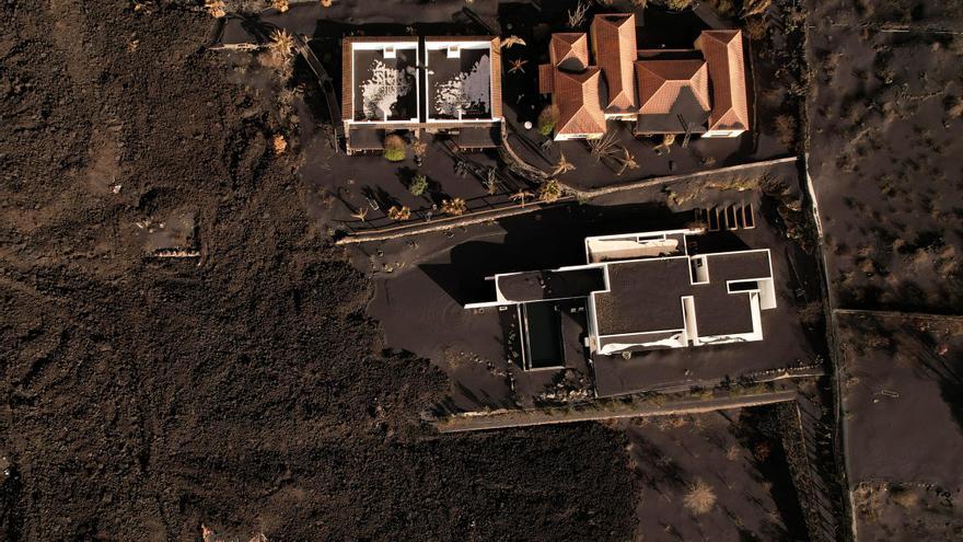 El volcán de La Palma deja coladas como edificios de 16 pisos y un cono de 180 metros