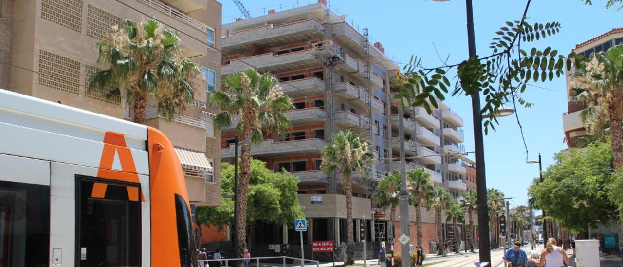 Un edificio en construcción en San Vicente, en una imagen de archivo.