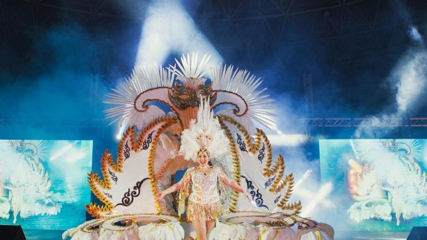 Una gala corona a Jara Robles y Valeria Gómez, reinas del Carnaval 2026 en Navalmoral de la Mata