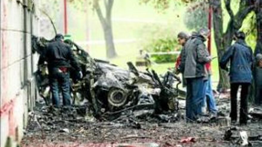 ETA hace estallar un coche bomba en plena Universidad de Navarra