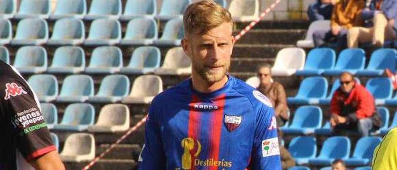 Álex Barrera, durante un partido con el Extremadura.