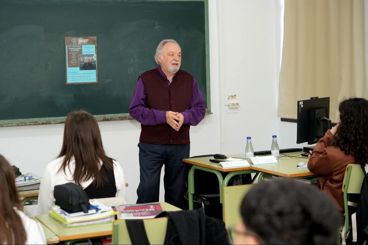 Enrique de la Rosa durante su charla.