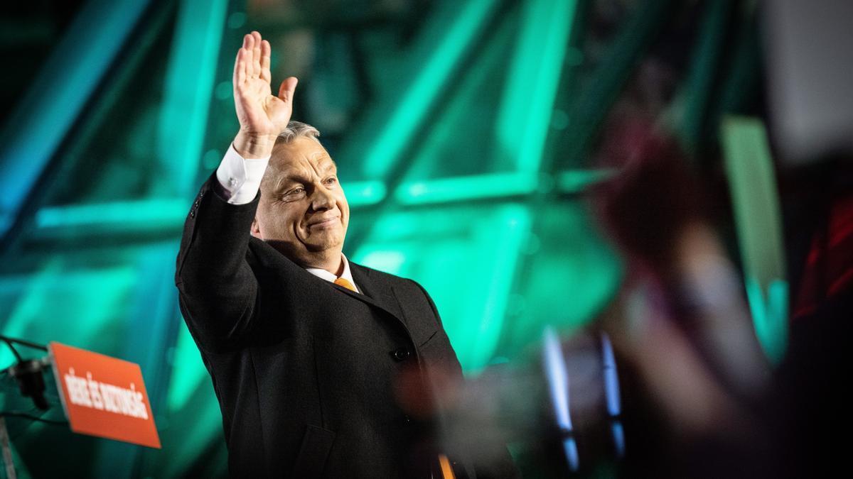 Orbán celebra su victoria en las elecciones de Hungría.