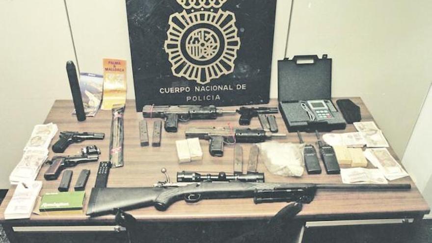 Les armes que la Policia va trobar a l&#039;apartament llogat pels terroristes d&#039;ETA