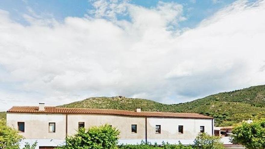 El centre cívic de Pau es troba al carrer Sant Pere.