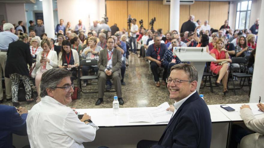 Puig reconoce a Ábalos y asegura apoyo a Sánchez en un tenso comité