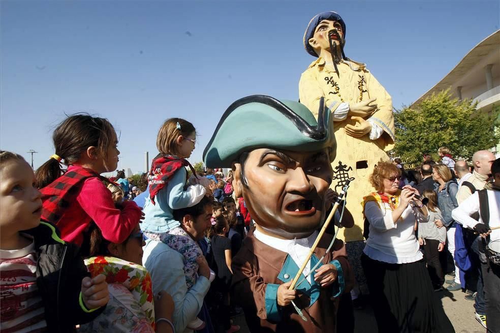 Gigantes y cabezudos en la Expo